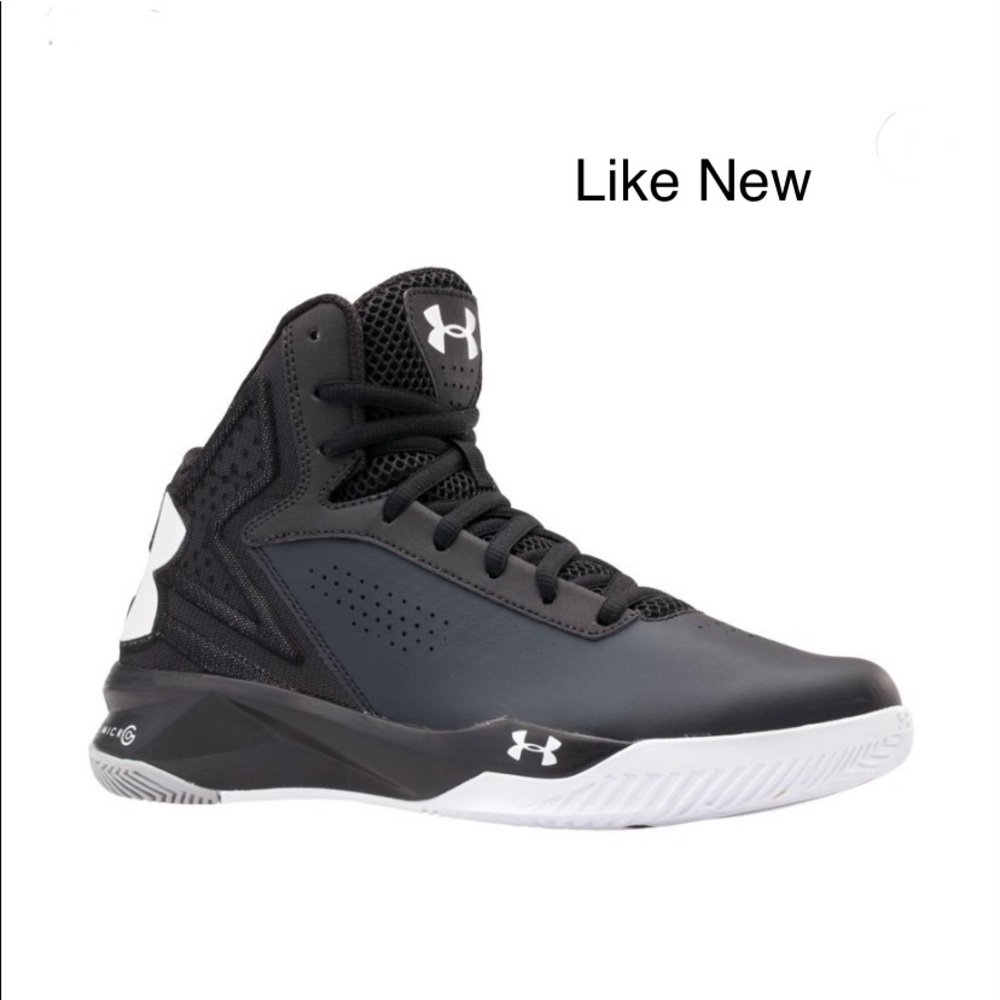 Under Armor basketball shoes sneakers women size 10. Excellent condition